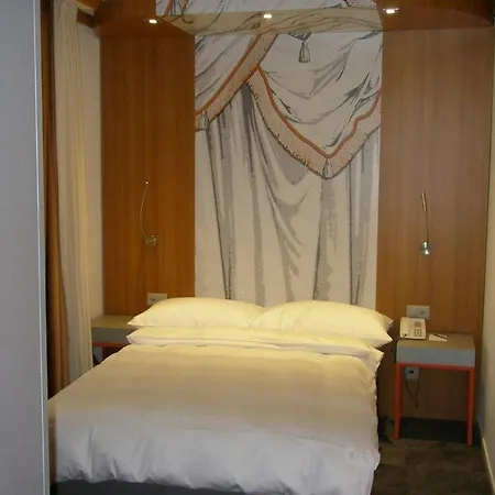 Hotel Carcani By Ketty & Tommy 3*