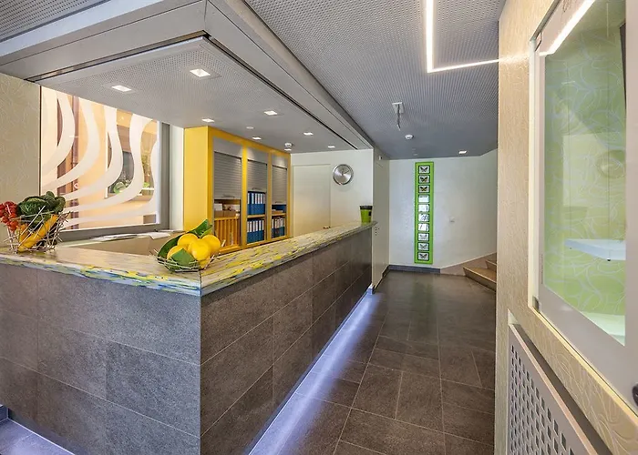 Hotel Carcani By Ketty & Tommy 3*