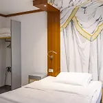 Hotel Carcani By Ketty & Tommy 3*