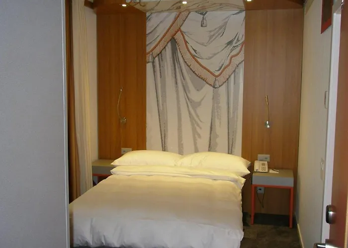 Hotel Carcani By Ketty & Tommy 3*